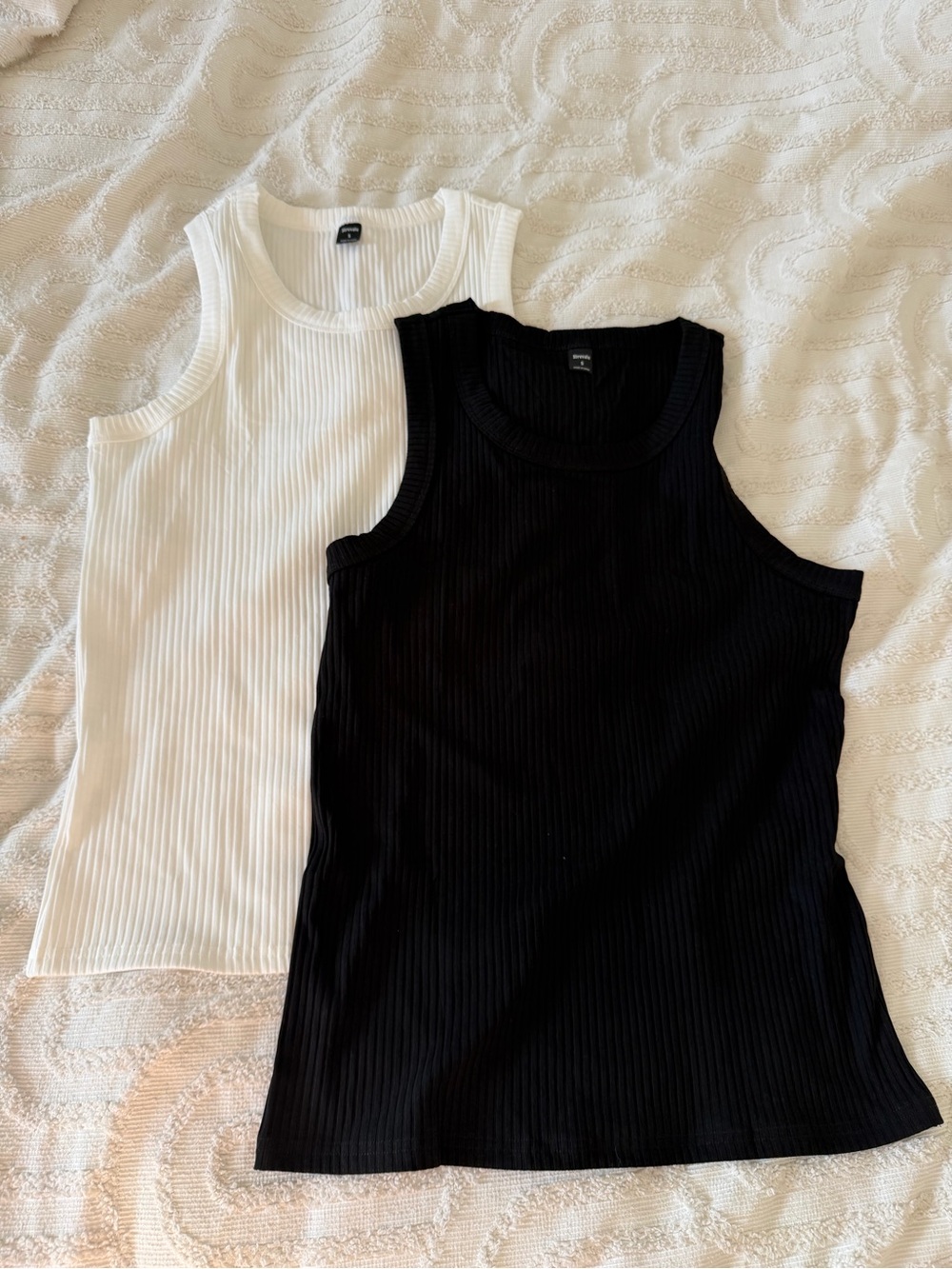 Everyday Ribbed Tank Top — Black & White - Picture 5 of 5